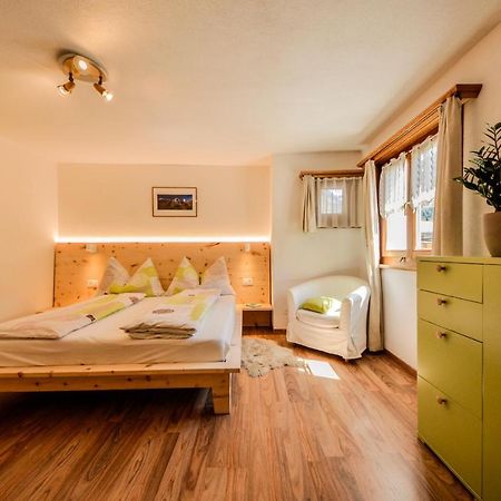 Chasa Curtins Apartment Valchava ภายนอก รูปภาพ